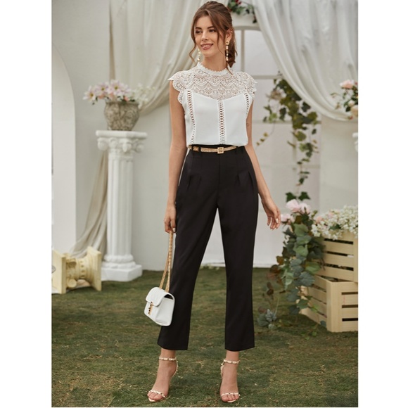 Lace Detail White Sleeveless Top - Picture 3 of 13